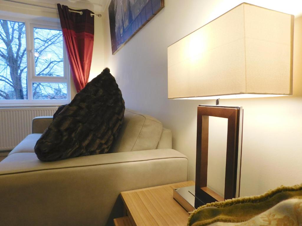 A seating area at Stay Norwich Apartment with Parking 