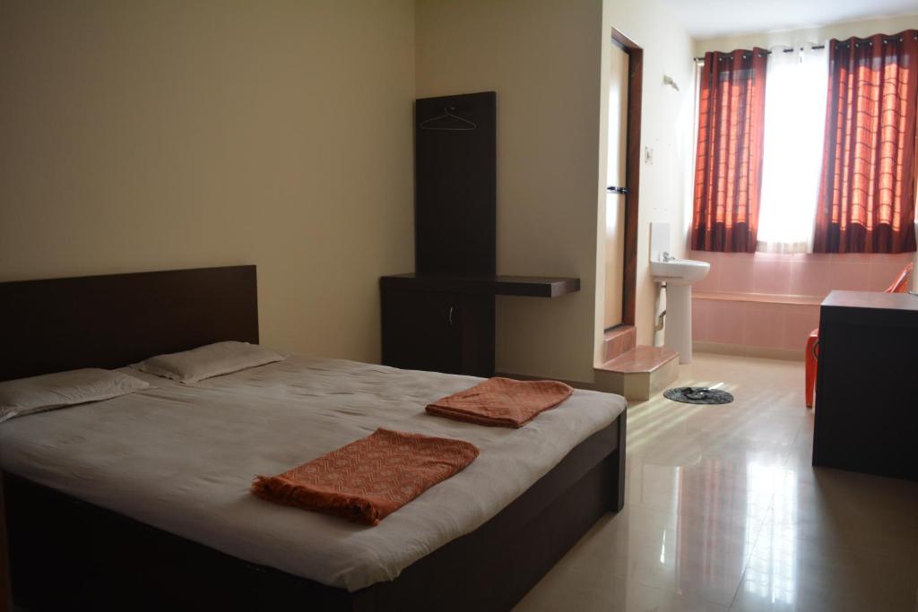Postel nebo postele na pokoji v ubytování Hotel Abhiraj