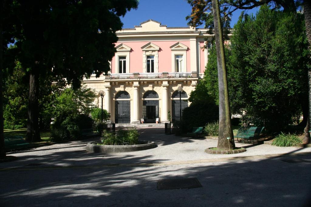 Zgradba, v kateri se nahaja nočitev z zajtrkom