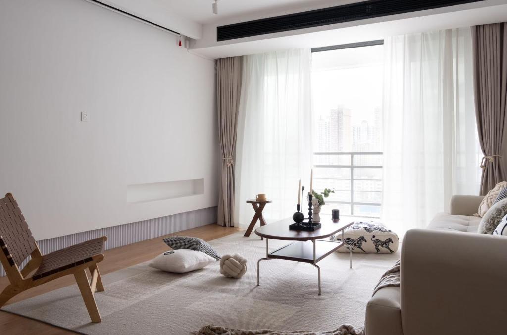 Gallery image of Eastern Hub - Bund Branch 3-Bedroom Near Yuyuan Garden, Nanjing Road with Shanghai Tower Views, Near Subway in Shanghai