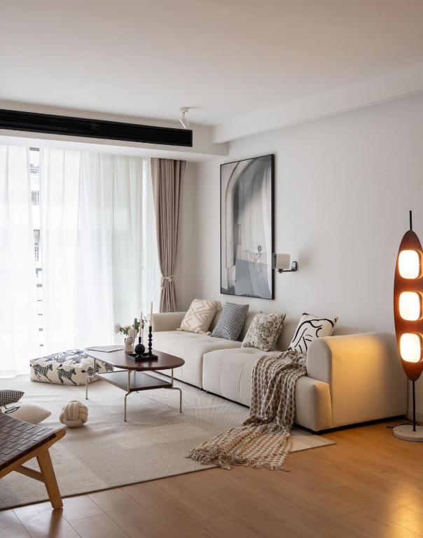 Gallery image of Eastern Hub - Bund Branch 3-Bedroom Near Yuyuan Garden, Nanjing Road with Shanghai Tower Views, Near Subway in Shanghai