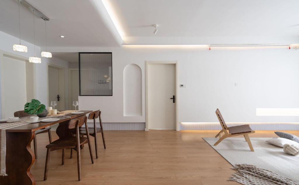 Gallery image of Eastern Hub - Bund Branch 3-Bedroom Near Yuyuan Garden, Nanjing Road with Shanghai Tower Views, Near Subway in Shanghai