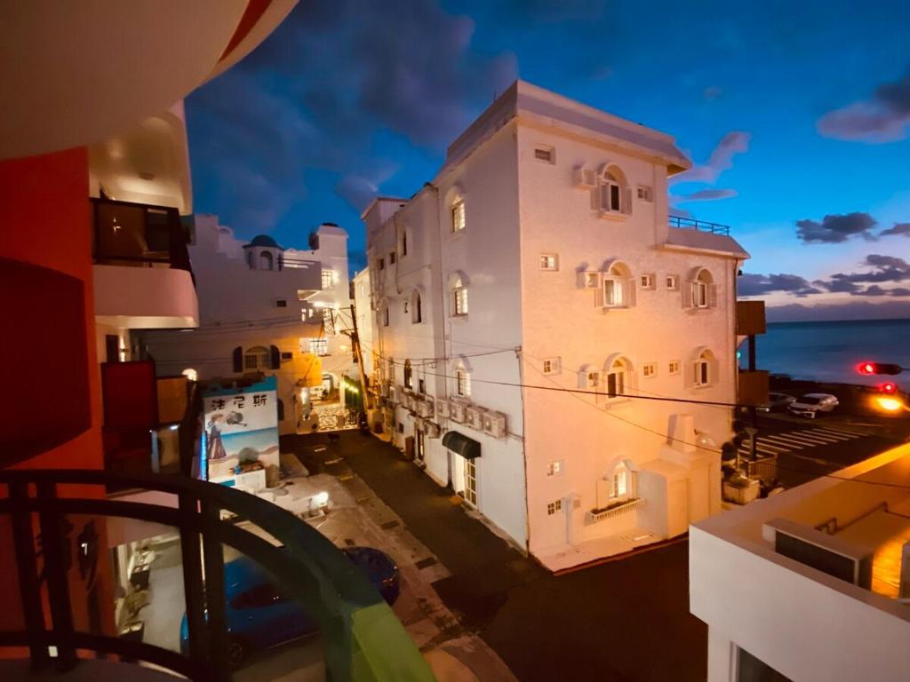 Balkón nebo terasa v ubytování 墾丁船帆石海景五臥室 包棟villa IG Kenting Timehouse beach villa I電動麻將I k歌l德州撲克桌遊I廚房I步行沙灘三分鐘 Line ID 搜kenting-timehouse預訂