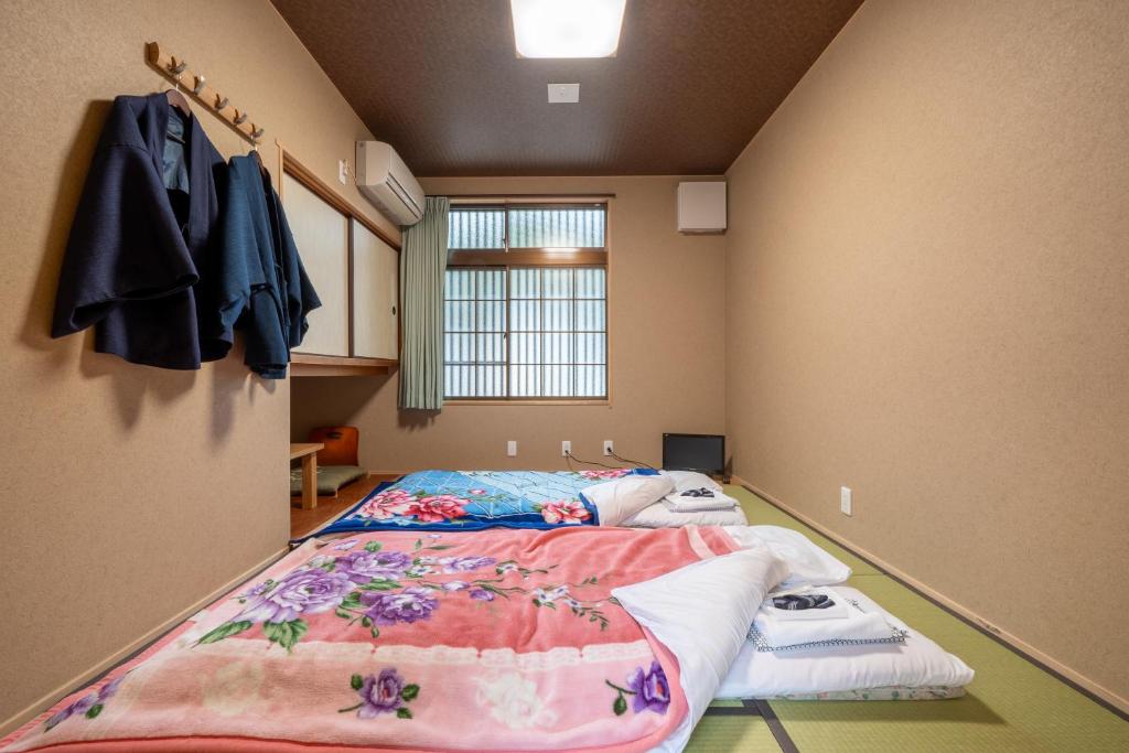 Postel nebo postele na pokoji v ubytování Ryokan Yamazaki