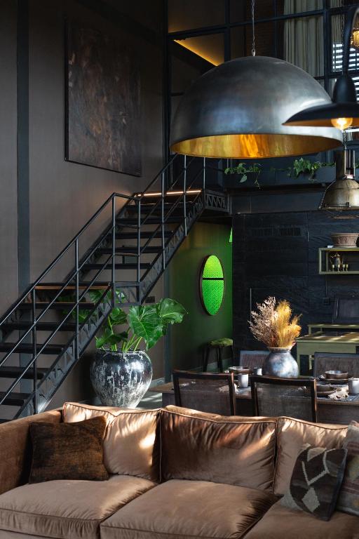 Posezení v ubytování The Bohemian Bali, a Member of Design Hotels