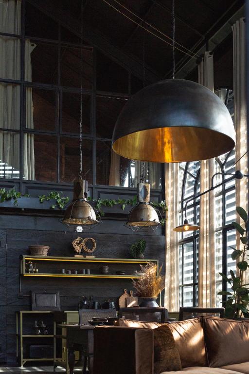 Posezení v ubytování The Bohemian Bali, a Member of Design Hotels