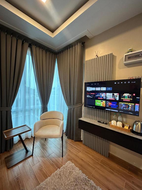 TV a/nebo společenská místnost v ubytování Tijami Villa & Resort
