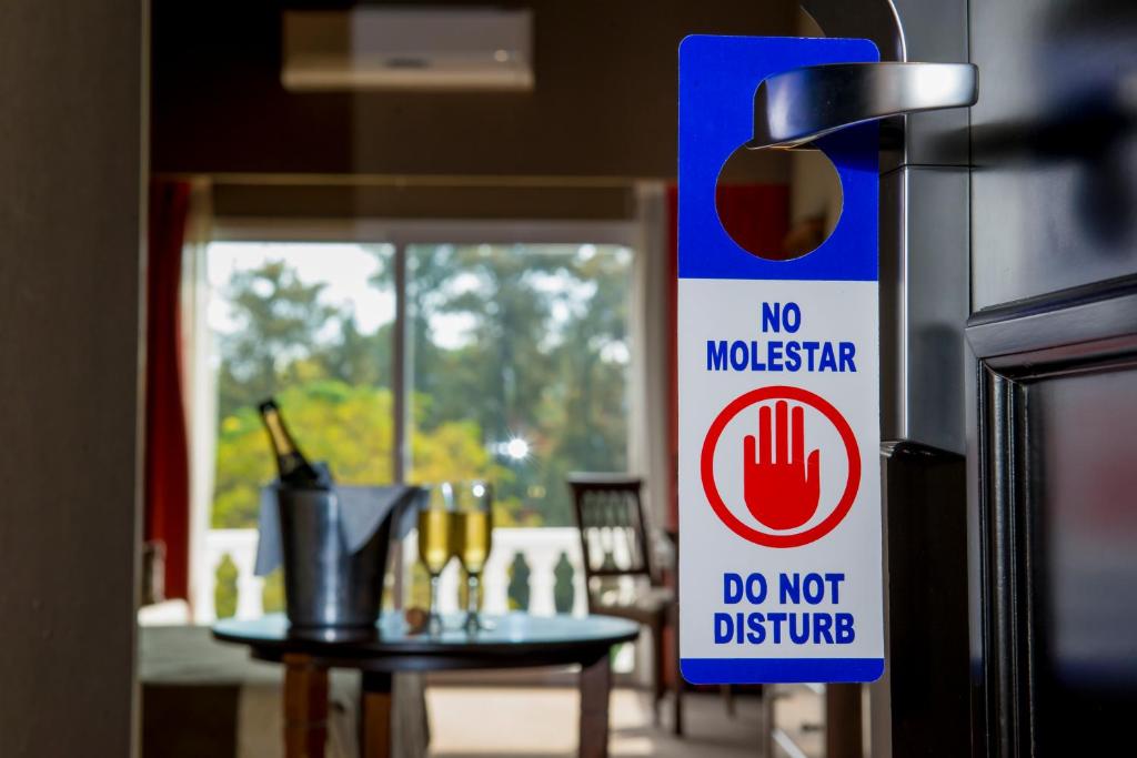 Howard Johnson Pilar Resort Spa & Convention Center