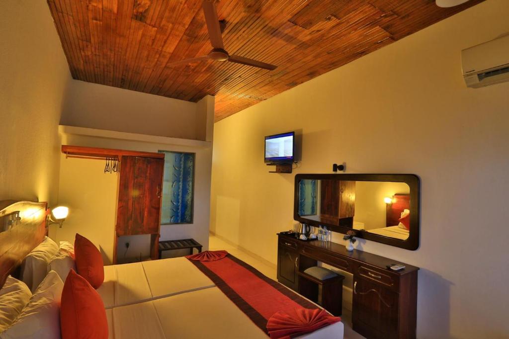 TV a/nebo společenská místnost v ubytování Hotel Lanka Super Corals