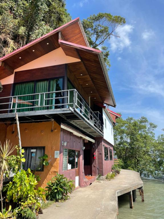 where to stay in Krabi: Social Quarters Hostel, Railay Beach
