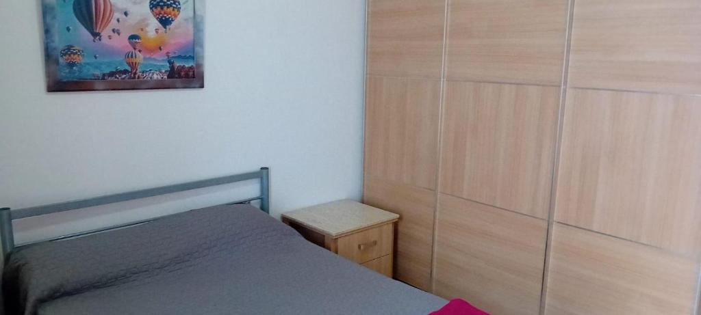 Postel nebo postele na pokoji v ubytování LA court in Marsascala