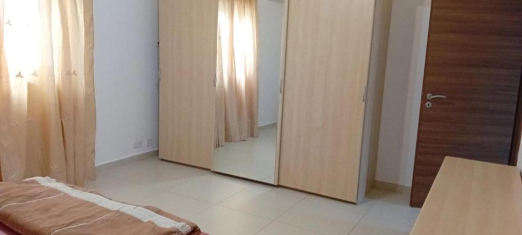 Postel nebo postele na pokoji v ubytování LA court in Marsascala