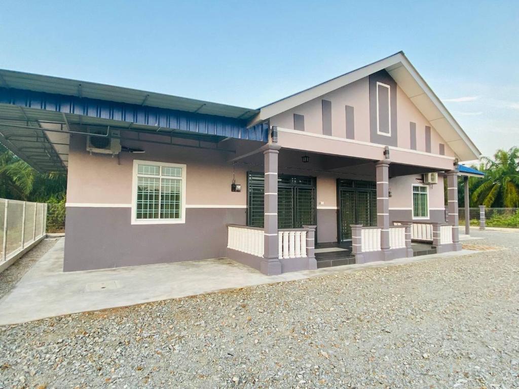 Homestay Hj Esmon Parit Raja 4 UTHM - ３ベッドルーム ハウス