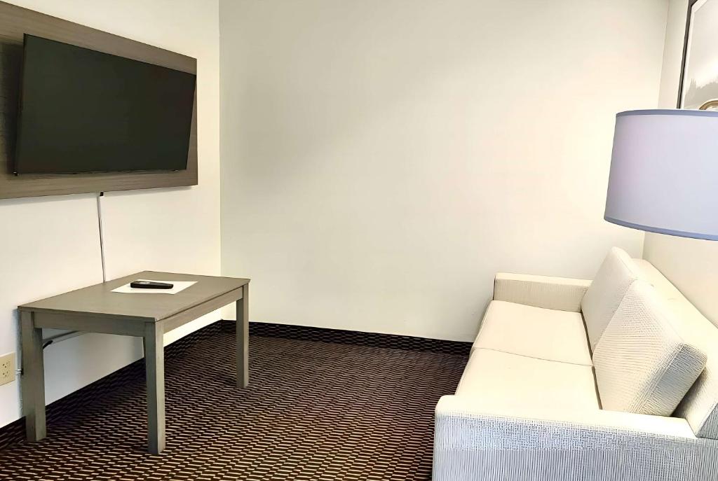 Ramada by Wyndham Columbia photo