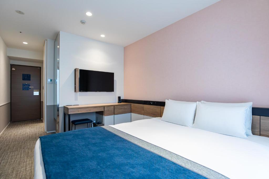 TV a/nebo společenská místnost v ubytování HOTEL THE FLAG Shinsaibashi