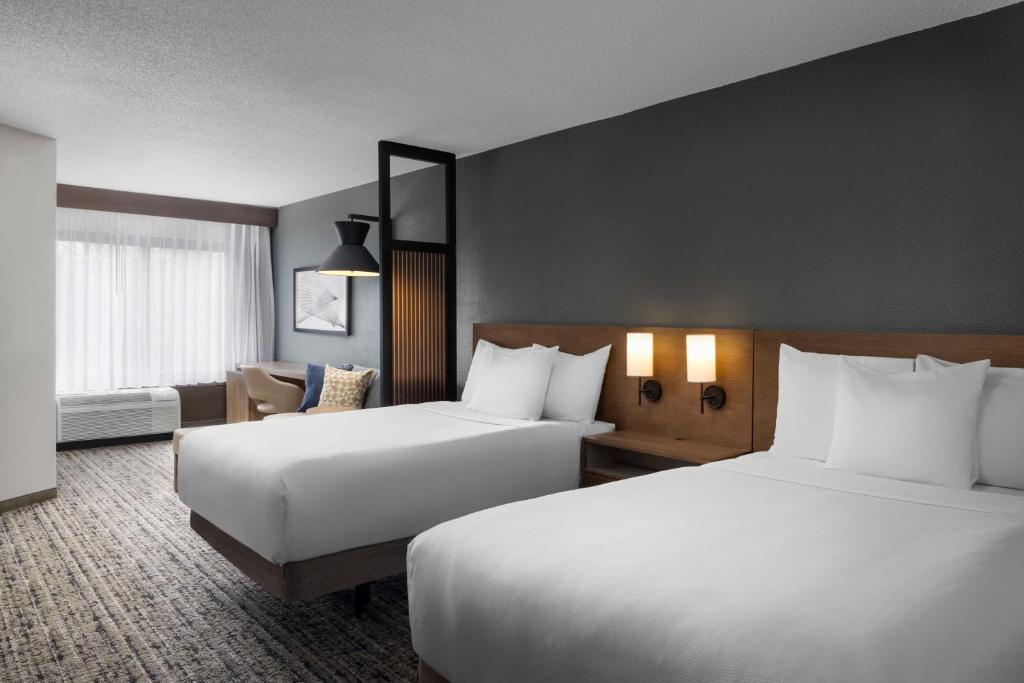Postel nebo postele na pokoji v ubytování Hyatt Place Mt. Laurel