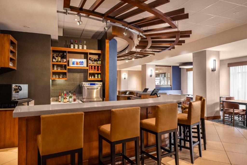 Lounge nebo bar v ubytování Hyatt Place Mt. Laurel