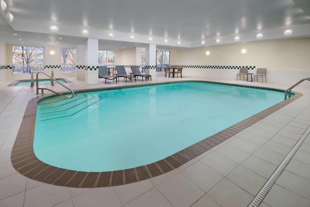 Bazén v ubytování Homewood Suites by Hilton Providence-Warwick nebo v jeho okolí
