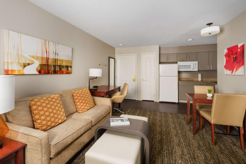 Posezení v ubytování Homewood Suites by Hilton Providence-Warwick