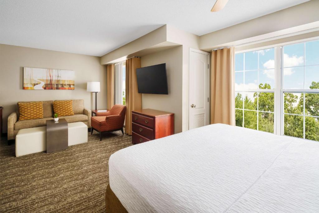 Postel nebo postele na pokoji v ubytování Homewood Suites by Hilton Providence-Warwick