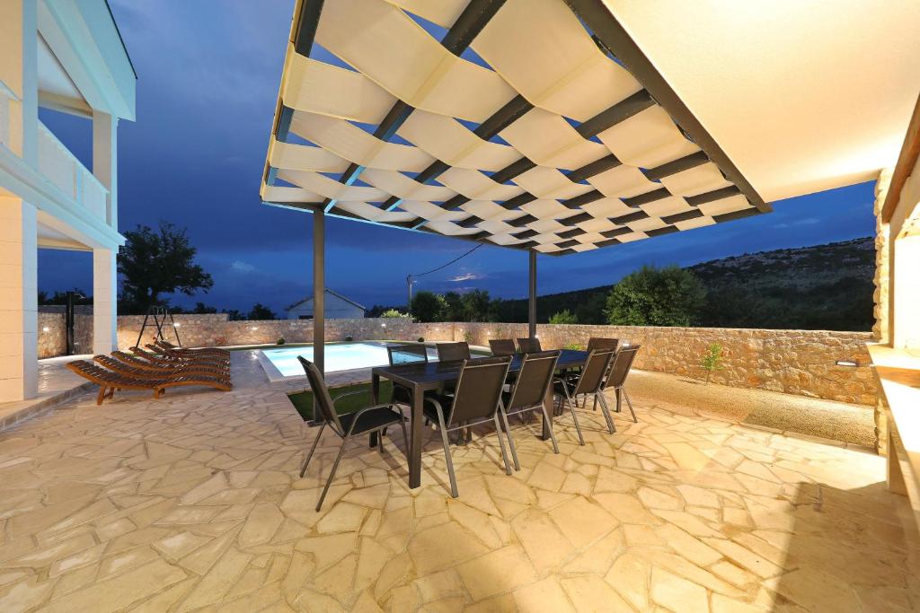 Patio nebo venkovní prostory v ubytování Villa Zrmanja