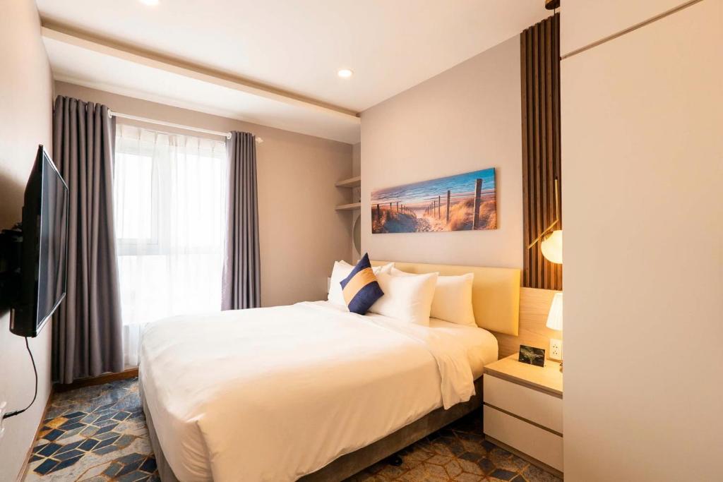 Two-Bedroom Executive Apartment with Balcony