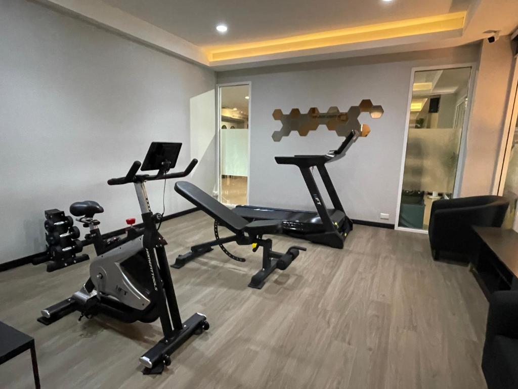Fitness centrum a/nebo fitness zařízení v ubytování Golden Jade Suvarnabhumi