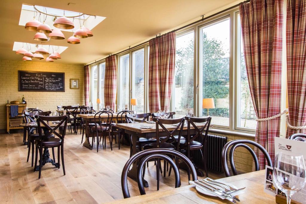 Crown & Punchbowl - Resim 7