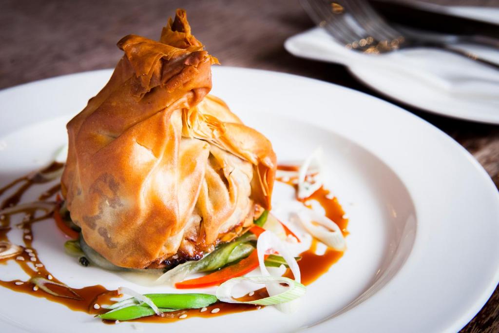 Crown & Punchbowl - Resim 18