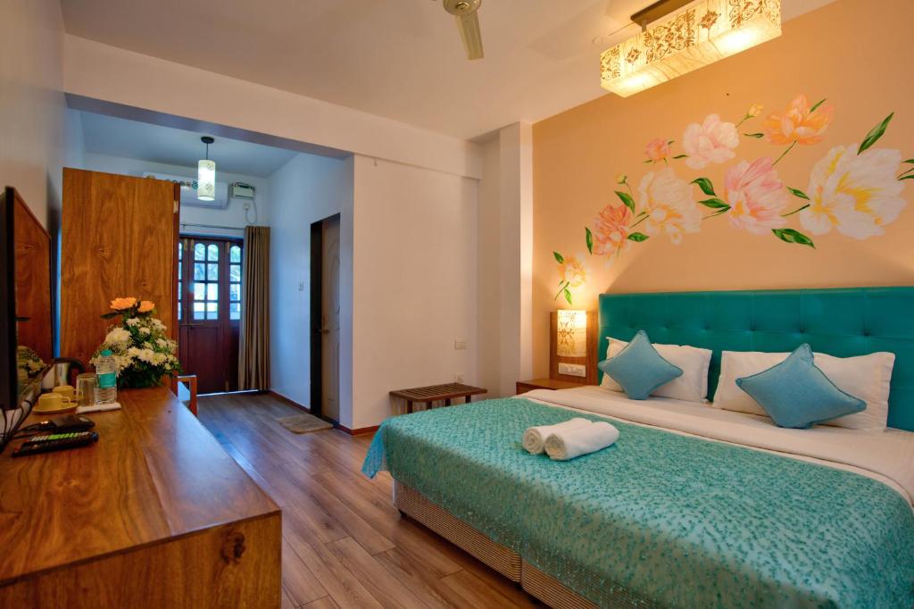 Postel nebo postele na pokoji v ubytování Resort Martins Siesta , A Portuguese Heritage Resort in Calangute