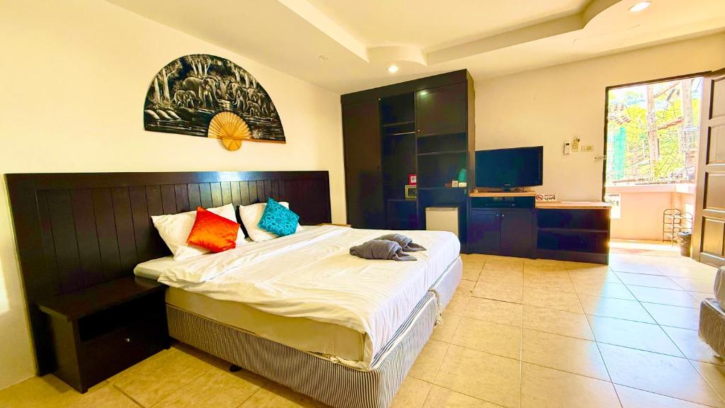 Hill Side Patong Hotel - Resim 22