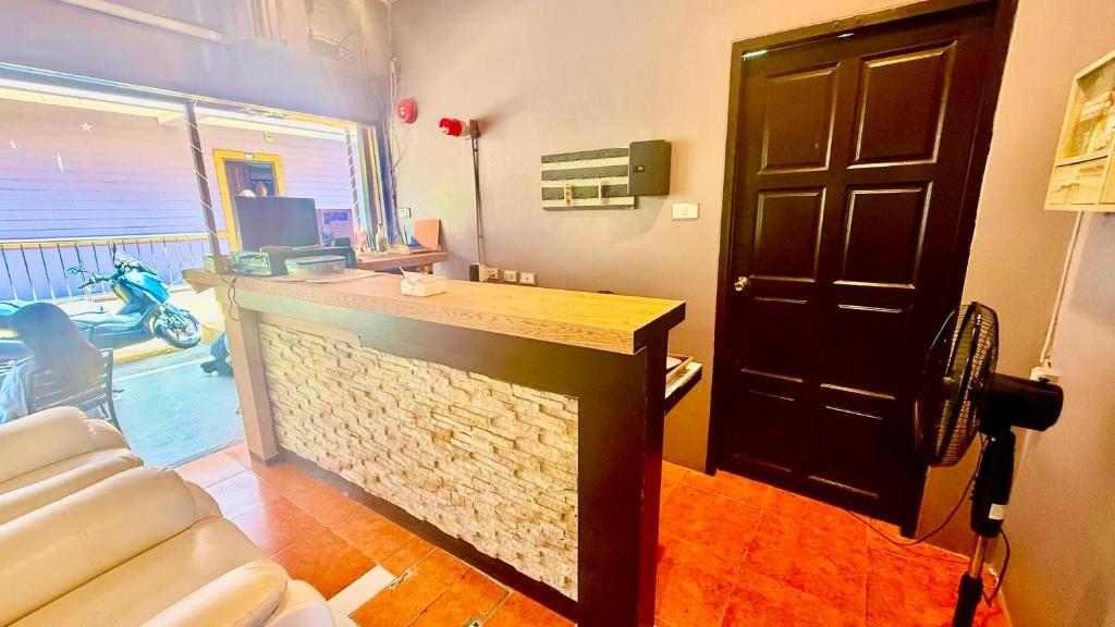 Hill Side Patong Hotel - Resim 18