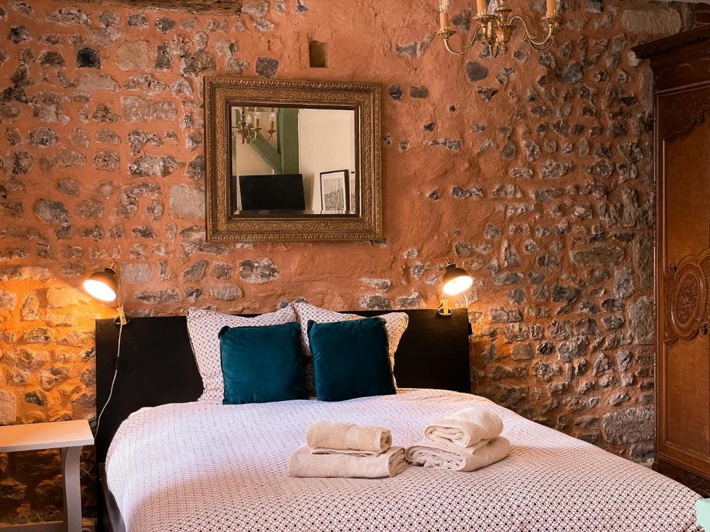 Katil atau katil-katil dalam bilik di Clementines House Honfleur