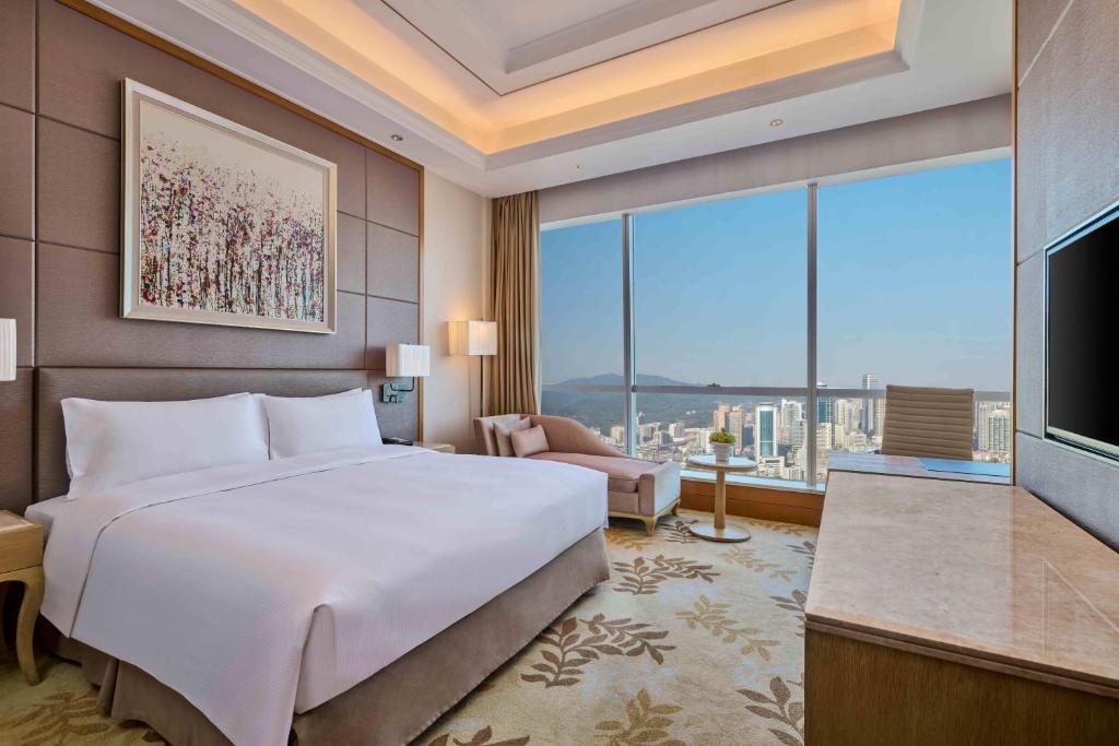 TV a/nebo společenská místnost v ubytování DoubleTree by Hilton Guangzhou - Near Beijing Road Pedestrian Street