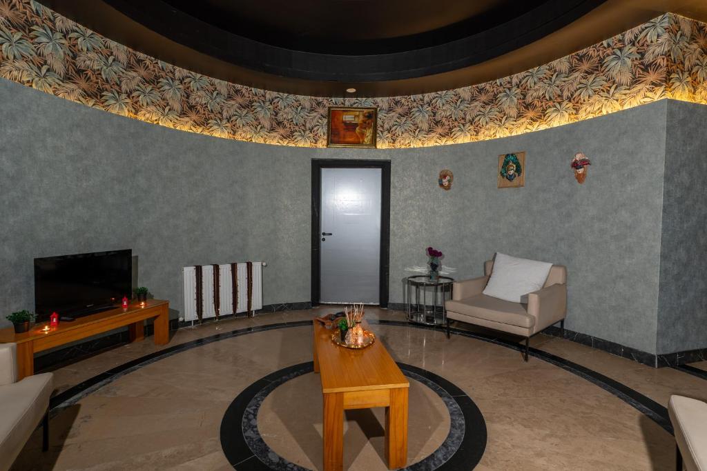 TV a/nebo společenská místnost v ubytování Konak Park Otel Yomra