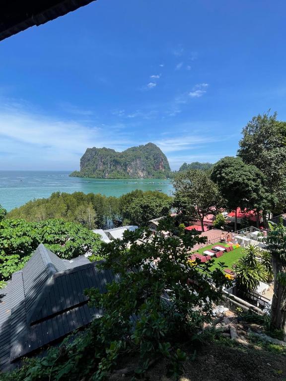where to stay in Krabi: Social Quarters Hostel, Railay Beach