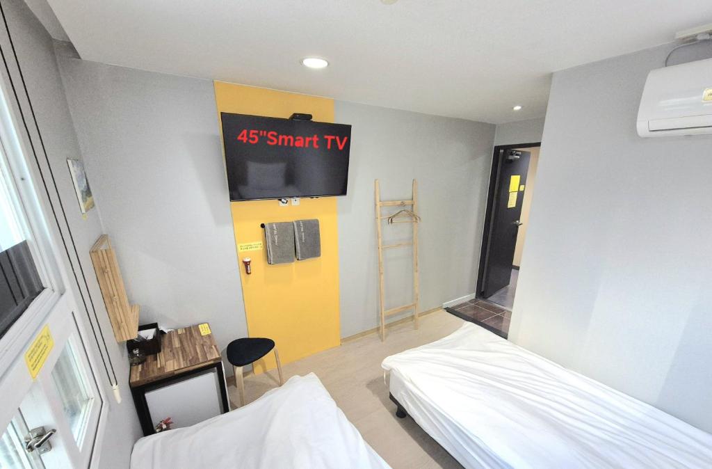 Cama ou camas em um quarto em Hostel Tommy Renewal 2025