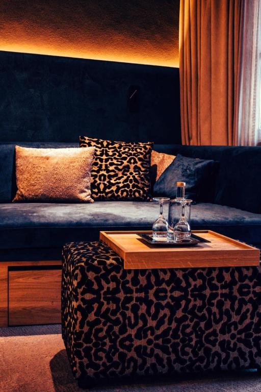 Postel nebo postele na pokoji v ubytování Hotel Alpenkönig