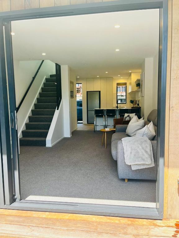 New 2bed2bath townhouse with parking by Hagley Park - Resim 9