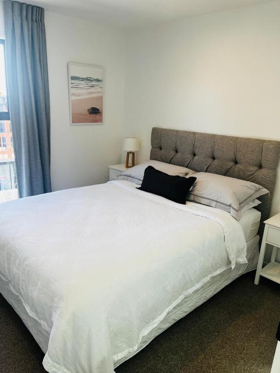 New 2bed2bath townhouse with parking by Hagley Park - Resim 14