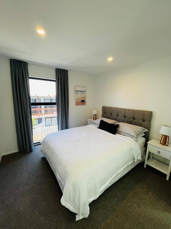 New 2bed2bath townhouse with parking by Hagley Park - Resim 2