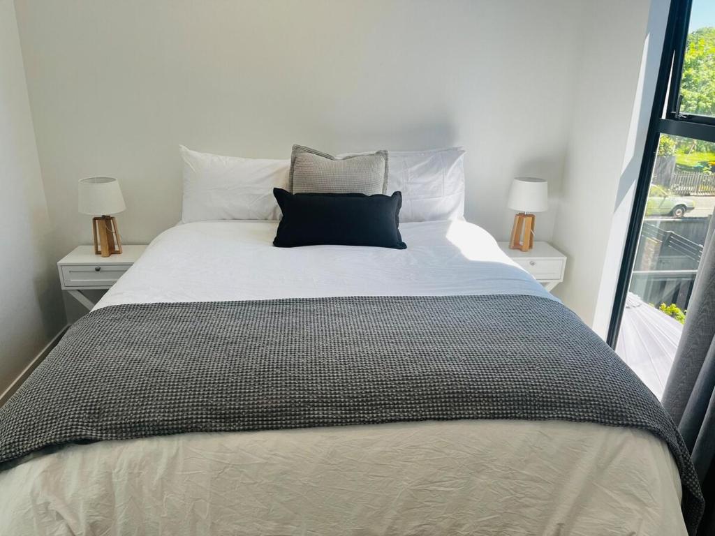 New 2bed2bath townhouse with parking by Hagley Park - Resim 17