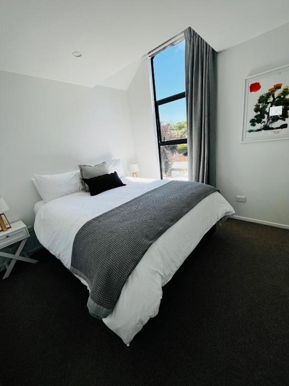 New 2bed2bath townhouse with parking by Hagley Park - Resim 7