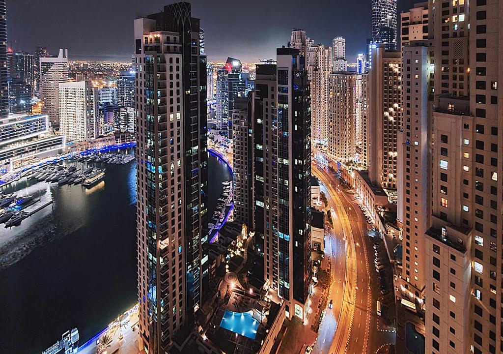 Nespecifikovaný výhled na destinaci Dubaj nebo výhled na město při pohledu z apartmánu