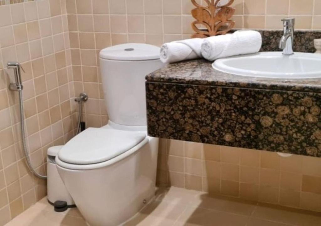 Koupelna v ubytování Spacious 2 BR with Amazing Marina View Rimal JBR