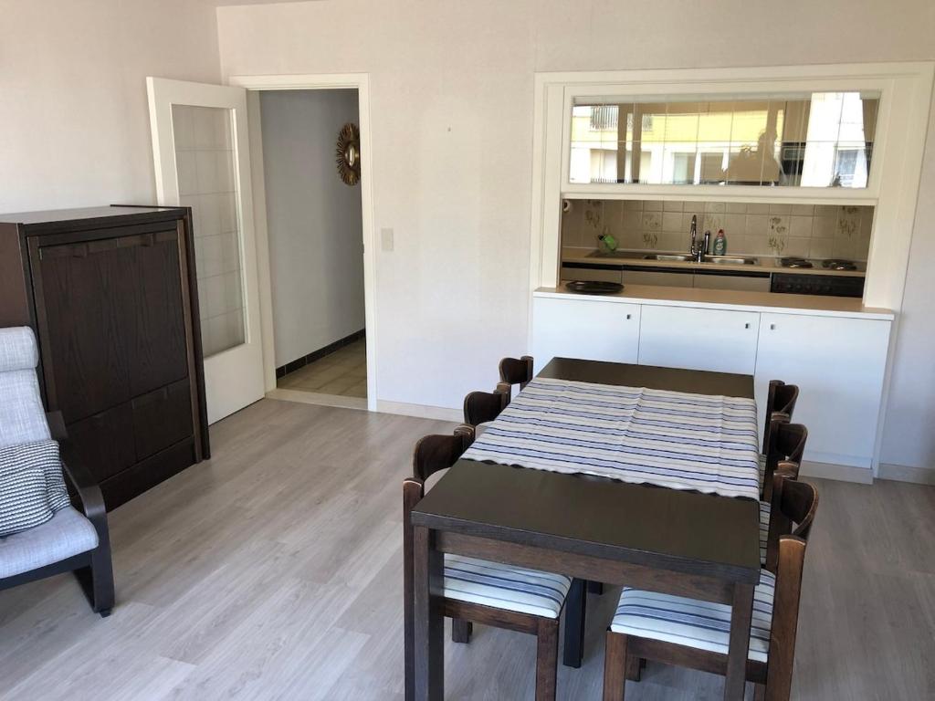 Η κουζίνα ή μικρή κουζίνα στο Two bedroom apartment with side sea view