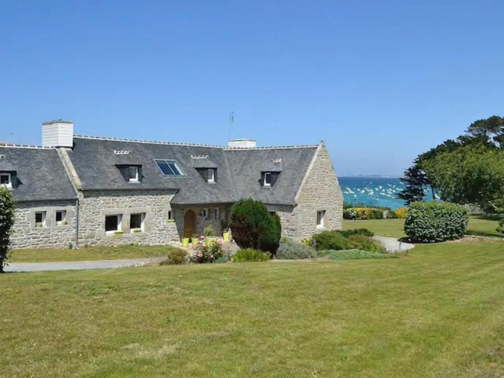 Photo de la galerie de l'établissement Ancienne ferme en pierre devant la mer, à Plouguerneau