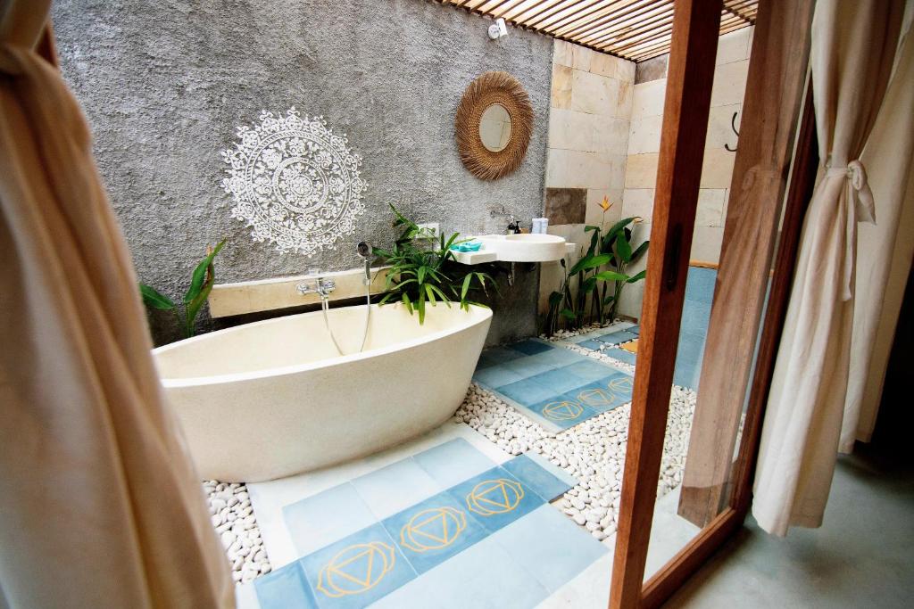 Koupelna v ubytování Mandala Beach healing rooms Gili Air