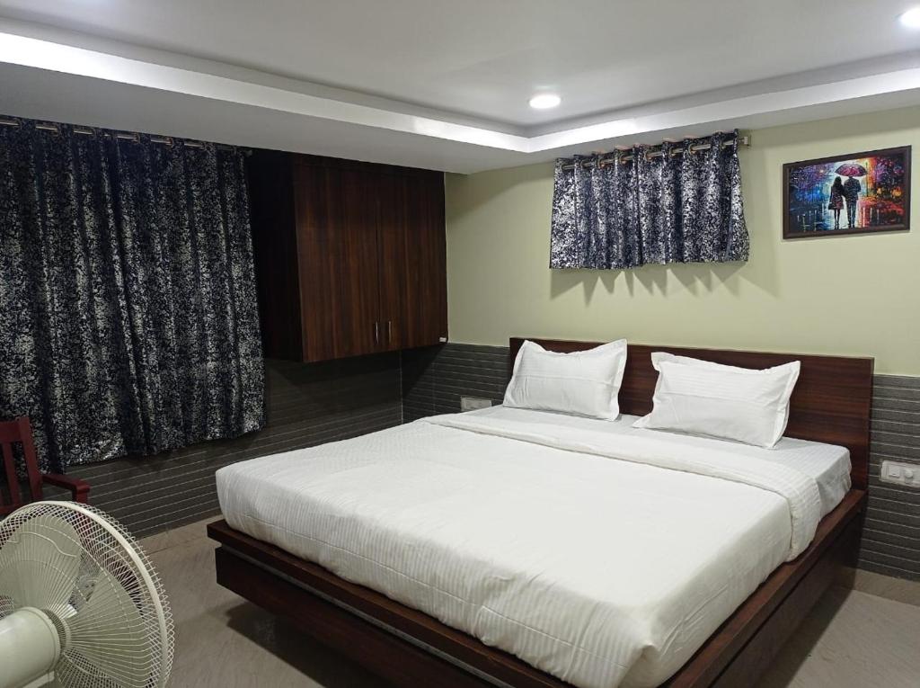 Postel nebo postele na pokoji v ubytování Elevate Horizon Hotel