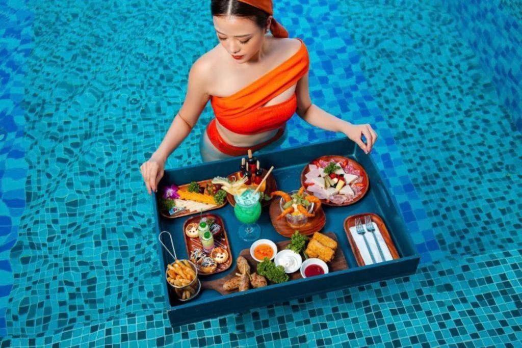 Makanan di atau berdekatan hotel